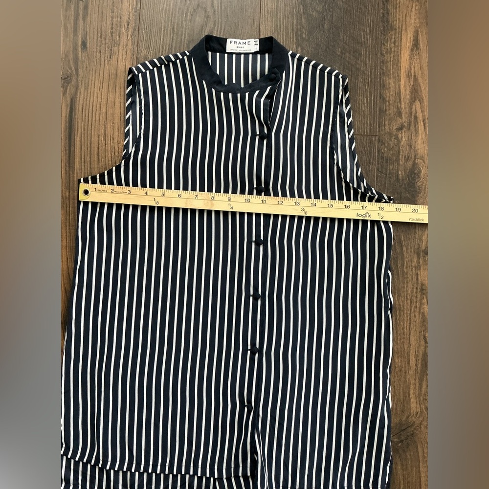 Frame Women’s Navy Le Sleeveless Button Top 100% Silk Navy/White Stripe Sz Small - Picture 6 of 8